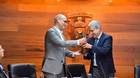 El vicerrector, Héctor Raúl Solís, habló de la importancia de defender la profesión del periodismo en aras de una sociedad más democrática. ESPECIAL/UdeG