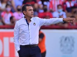 Ricardo Cadena suma cinco victorias en cinco partidos al frente de las Chivas. IMAGO7