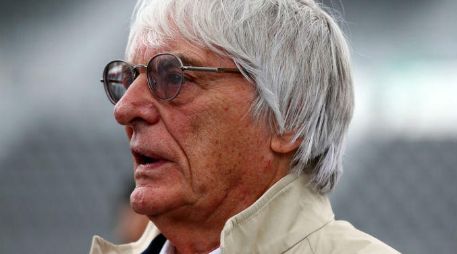 Bernie Ecclestone estaba abordando un vuelo privado cuando la máquina de rayos x detectó una pistola calibre 32 sin la debida documentación dentro de su equipaje. AFP / ARCHIVO