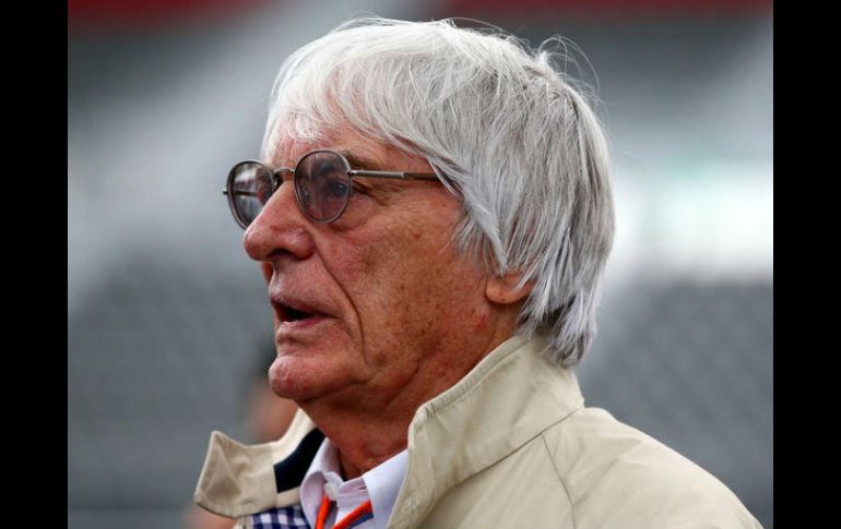 Bernie Ecclestone estaba abordando un vuelo privado cuando la máquina de rayos x detectó una pistola calibre 32 sin la debida documentación dentro de su equipaje. AFP / ARCHIVO