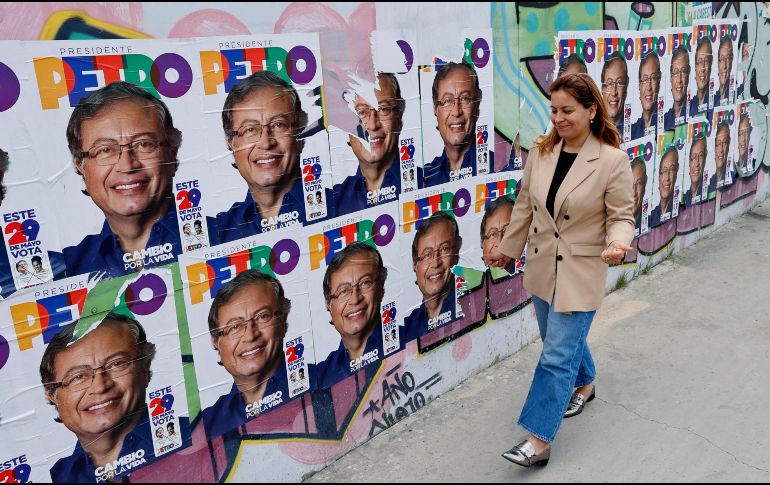 El senador y exguerrillero Gustavo Petro, de 62 años es favorito en todas las encuestas. EFE/M. Dueñas