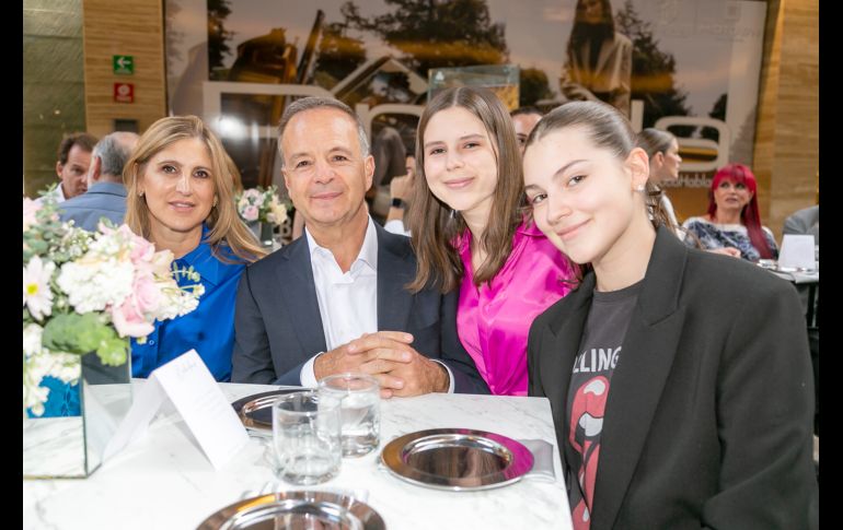 Patricia Gutiérrez, Esequiel Martín, Ximena Gutiérrez y Mariela Gutiérrez. GENTE BIEN JALISCO/Jorge Soltero