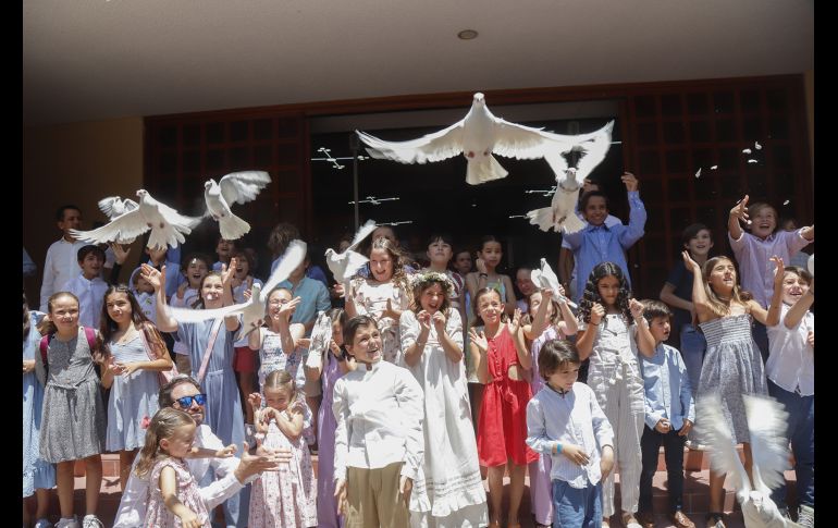 Soltando las palomas. GENTE BIEN JALISCO/Claudio Jimeno