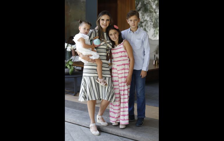 Lorea Gallardo, Angie Venegas, Inés y Rodrigo Gallardo. GENTE BIEN JALISCO/Claudio Jimeno
