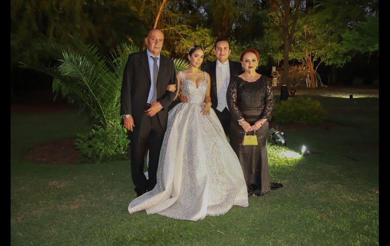 Miguel Nuño, Flor Camarena, Raúl Nuño y Alejandra Sánchez. GENTE BIEN JALISCO/Antonio Martínez