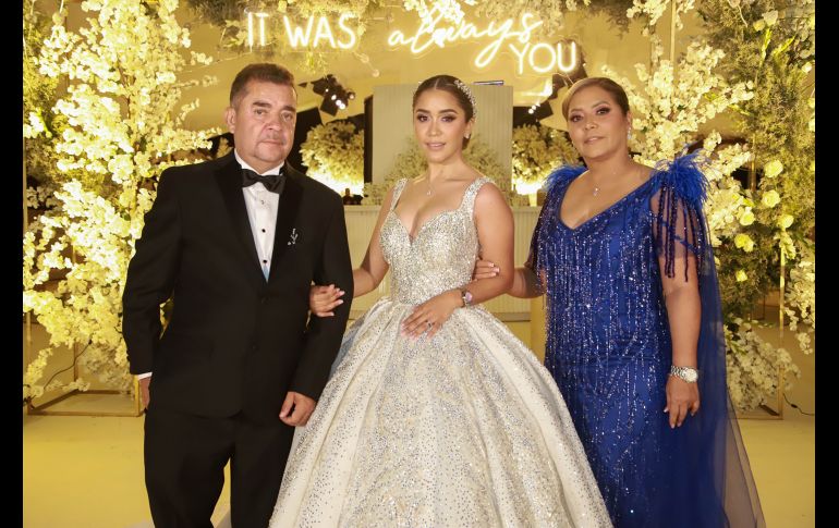 Héctor Camarena, Flor Camarena y Patricia Arévalo. GENTE BIEN JALISCO/Antonio Martínez