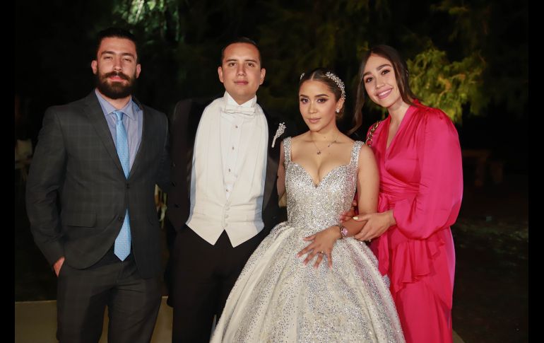 Bruno Blanco, Raúl Nuño, Flor Camarena y Valeria Parra. GENTE BIEN JALISCO/Antonio Martínez