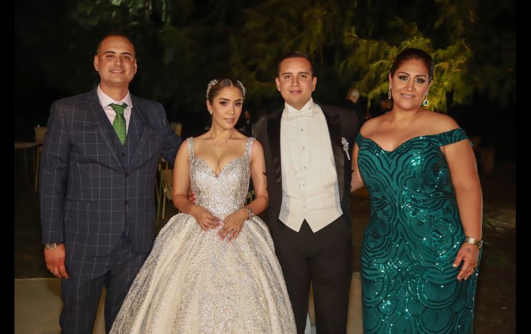 Miguel Nuño, Flor Camarena, Raúl Nuño y Grecia Jaramillo. GENTE BIEN JALISCO/Antonio Martínez