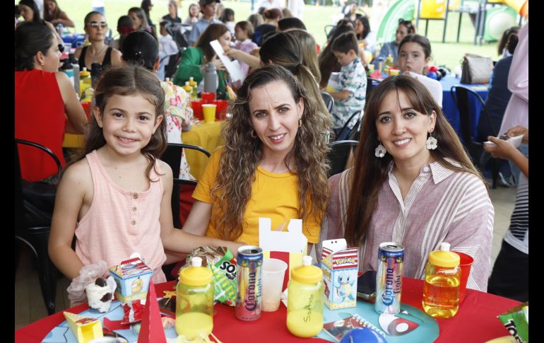 Emilia Navarro, Sayra Uteaga y Débora Camarena. GENTE BIEN JALISCO/Claudio Jimeno