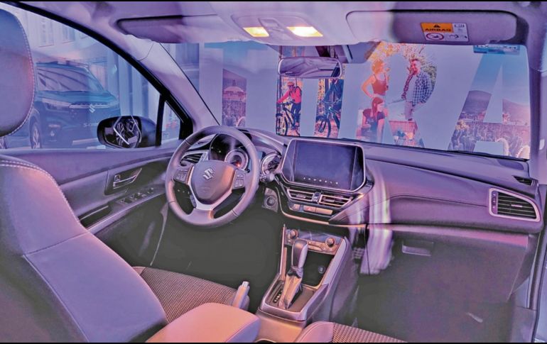 Únicamente cuenta con conectividad inalámbrica para dispositivos con iOS, pero mediante cable también se puede usar Android Auto. El resto de la camioneta se aprecia bien ensamblada. EL INFORMADOR/M. Castillo