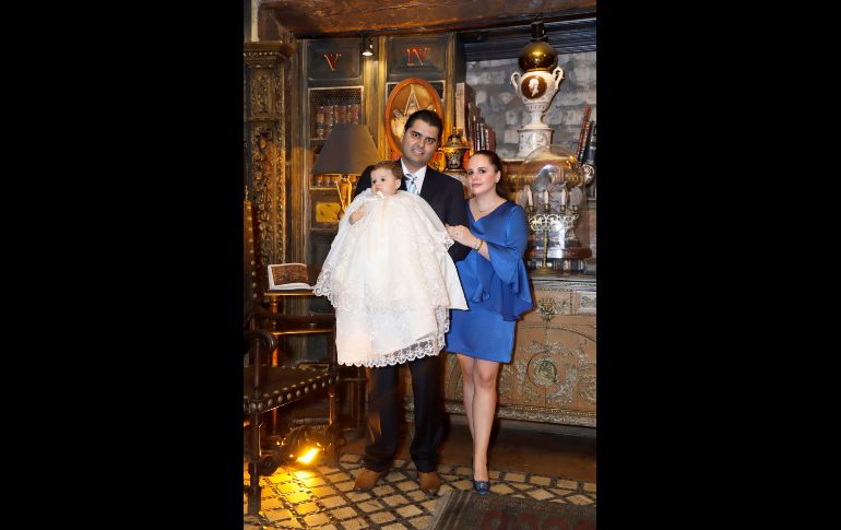 Javier y Daniel Vázquez con Daniela Corona. GENTE BIEN JALISCO/Claudio Jimeno
