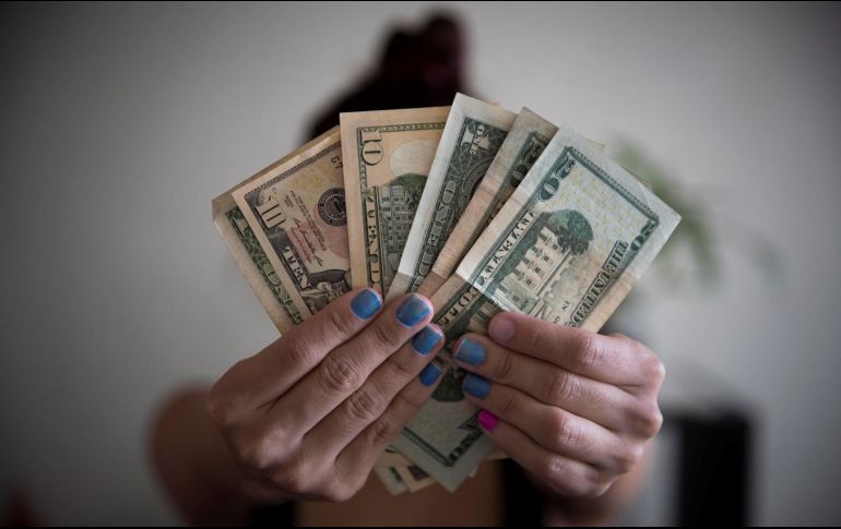 El alza histórica del dólar desestabilizó la economía mexicana. EFE/ARCHIVO 