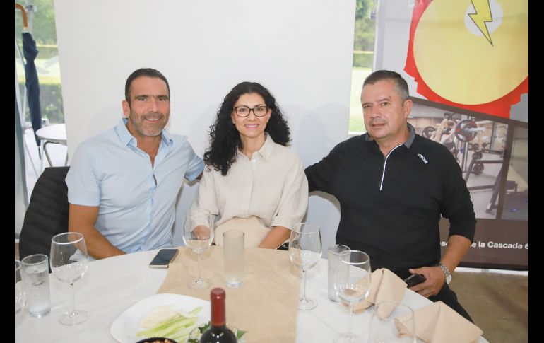 Sócrates Ortega, Marisela Lares y Gustavo Herrera. GENTE BIEN JALISCO/Antonio Martínez