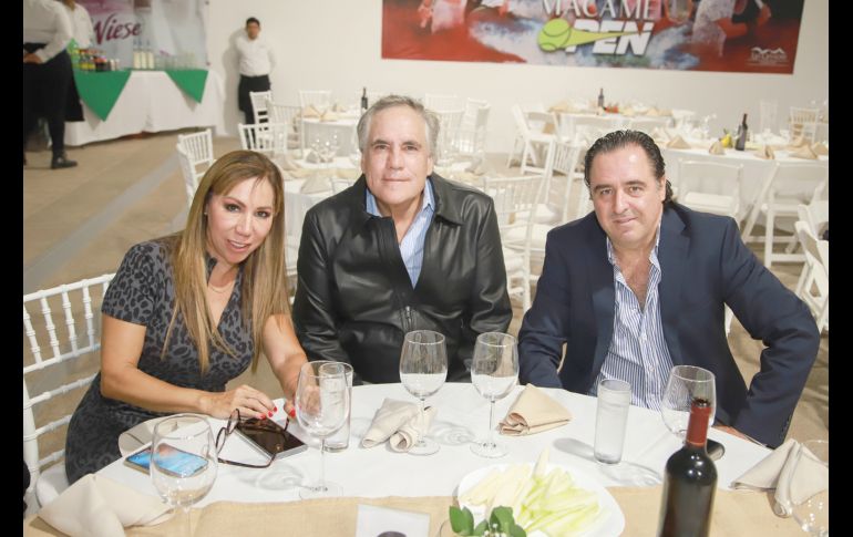 Paty Champ, Juan Hernández y Norberto Mantiñan. GENTE BIEN JALISCO/Antonio Martínez