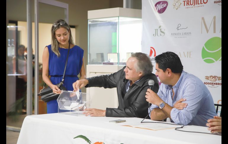 Diana Granados, Juan Hernández y Alejandro Salcedo. GENTE BIEN JALISCO/Antonio Martínez