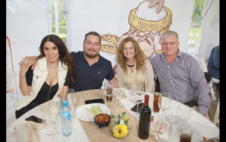 Jazmín Castellanos, Aroldo Dallamico, Karina Amador y Dieter Buchner. GENTE BIEN JALISCO/Antonio Martínez