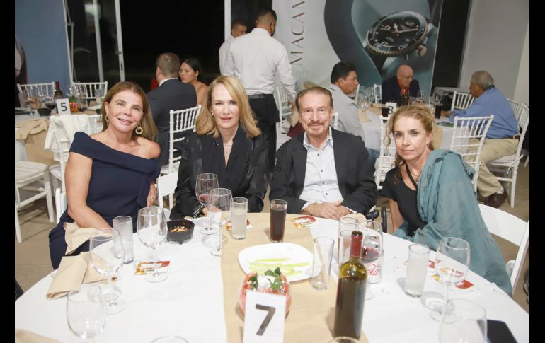 Aida Partida, Martha Gatanabe, Carlos González y Alejandra Aceves. GENTE BIEN JALISCO/Antonio Martínez