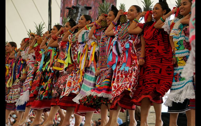 Cientos de personas se dieron cita en el primer Lunes del Cerro de este 2022. EFE/D. Ricardez