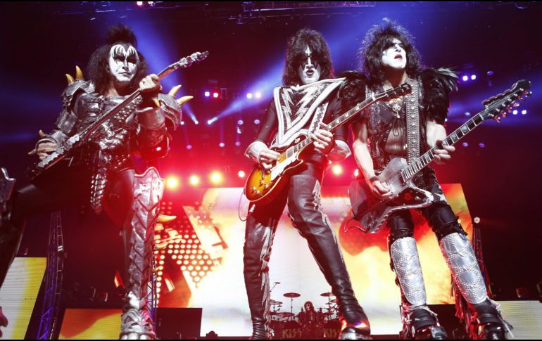 KISS replicó la noticia compartiendo el póster promocional del encuentro que los recibirá el 4 de diciembre en Ciudad de México de este año. EFE / ARCHIVO