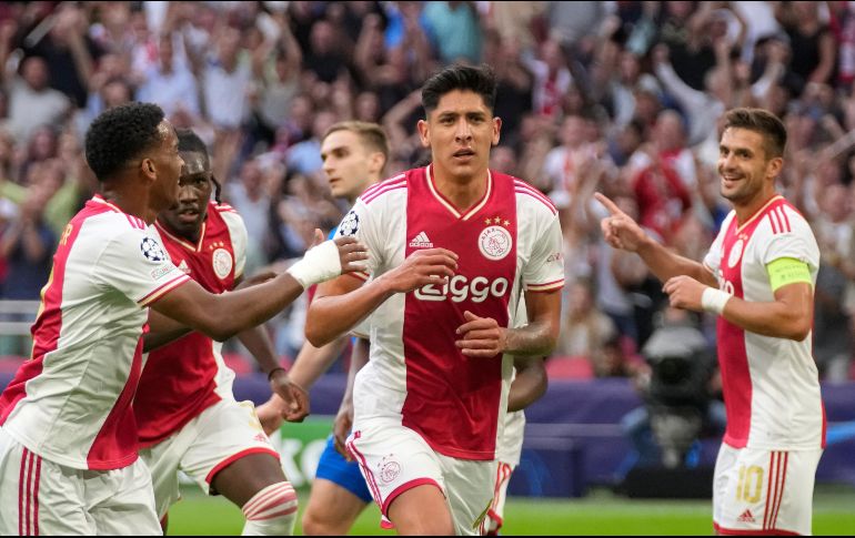 El mexicano Edson Álvarez (C) anotó a los 17 minutos de iniciado el partido. AP / P. Dejong