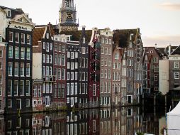 Junto a la carne, también se ha prohibido anunciar vuelos y coches de combustión. UNSPLASH.COM