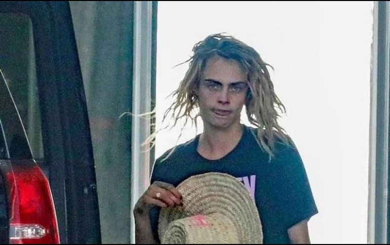 Los fanáticos de Cara Delevingne se preocuparon por el visible deterioro en el rostro de la modelo. ESPECIAL