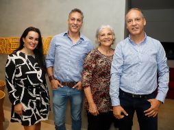 Rosalinda Flores, Alejandro, María Elba y Francisco Carabes. GENTE BIEN JALISCO/Claudio Jimeno
