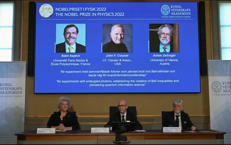 Los tres, quienes compartirán el premio de 10 millones de coronas suecas, recibirán el galardón de manos del rey Carlos XVI Gustavo en una ceremonia en Estocolmo el 10 de diciembre. AFP / J. Nackstrand