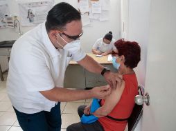 La vacunación es más importante en adultos mayores, niños menores de cinco años y personas con enfermedades preexistentes. EL INFORMADOR/Archivo