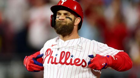 Un doblete de Bryce Harper en la quinta entrada significó la remontada de Filadelfia. AFP/M. Ehrmann