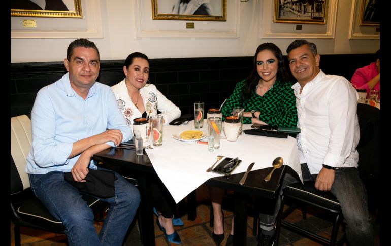 Francisco Moya, María de Jesús Contreras, Fernanda Moya y Ricardo Varela. GENTE BIEN JALISCO/ Jorge Soltero