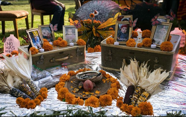 En su primera emisión, de las ocho que tendrá, se realizará un especial sobre la tradición de los altares de muertos durante la pandemia del COVID-19. EFE / ARCHIVO