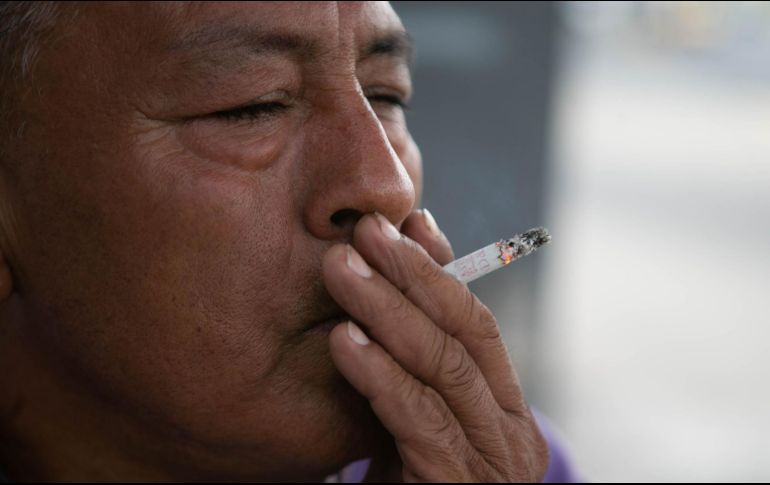 El riesgo no solo es para quienes fuman, el tabaquismo pasivo aumenta un 30 por ciento las probabilidades de desarrollar esta y otras patologías respiratorias como asma, EPOC (Enfermedad Pulmonar Obstructiva) y enfisema. EL INFORMADOR/ARCHIVO