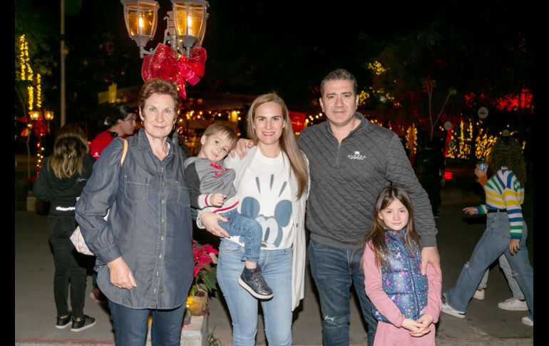 Sharon Sibson, Julián Galindo, Joanna Rivera, Ricardo Galindo y Valeria Galindo. GENTE BIEN JALISCO/Jorge Soltero