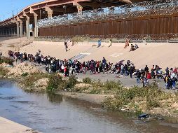 Doug Ducey pide al gobierno estadounidense que se cierren los agujeros existentes en el muro fronterizo, pues asegura que acarrea un serio problema de migrantes. SUN/ARCHIVO