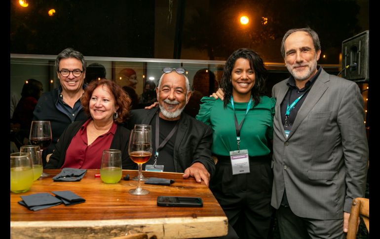 Diego Petersen, Lucía López, Leonardo Padura, Claudia Acevedo y Juan Cerezo. GENTE BIEN JALISCO/Jorge Soltero