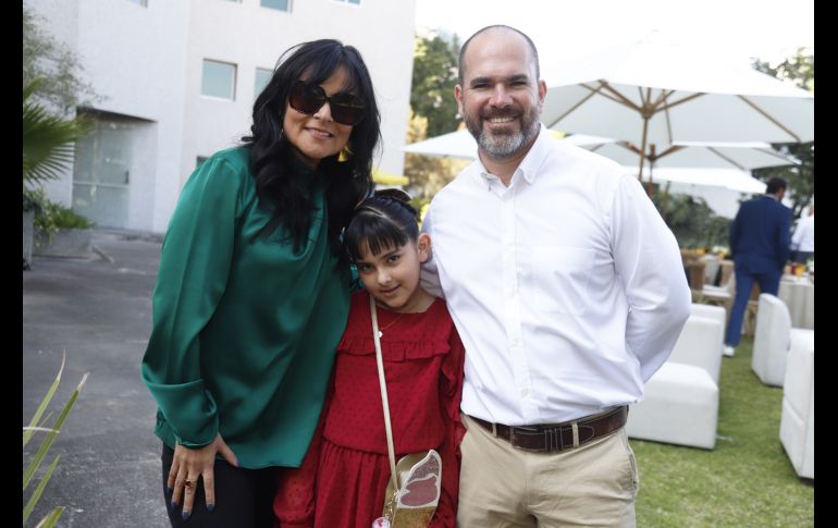 Dolores Tapia, Nicole y Salvador Hernández. GENTE BIEN JALISCO/Claudio Jimeno