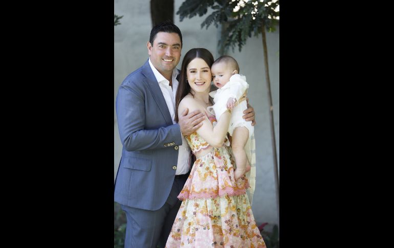 Juan Carlos Álvarez del Castillo, Vanessa Larrazabal, Nicolás Álvarez del Castillo. GENTE BIEN JALISCO/Claudio Jimeno