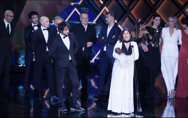 Productores y elenco de la cinta “As bestas” festejan el triunfo a la Mejor Película del año. EFE/J. Vidal