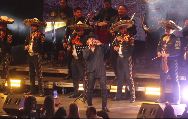 El intérprete deleitó a su público jalisciense con su actual gira 