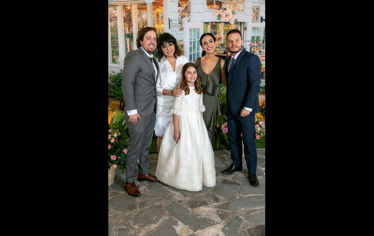 Emmanuel González, Ana María Ramírez, Dominica Vázquez, Marifer Cabrera y Daniel Corona. GENTE BIEN JALISCO/Jorge Soltero