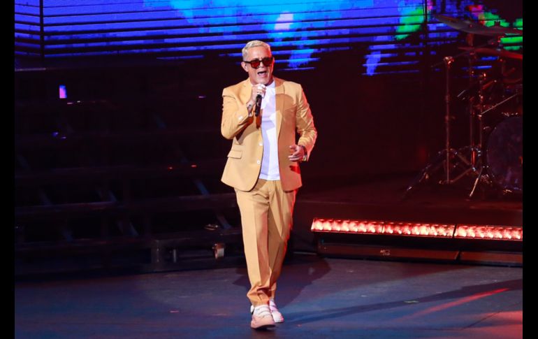 La velada comenzó en punto de las 21:16 horas, Sanz lucía radiante con el cabello platinado y un traje en tono mostaza, sin duda con el look se quitó varios años de encima.EL INFORMADOR / C. Zepeda