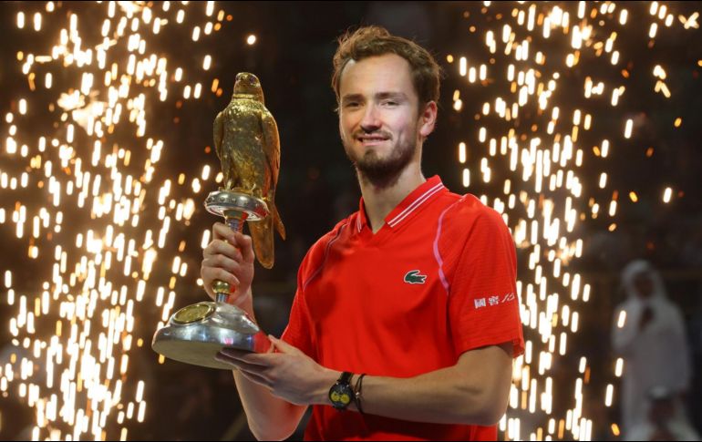 El ruso Daniil Medvedev ganó hoy por 6-4 y 6-4, una semana después de haber levantado ya el trofeo en el torneo de Róterdam. AFP / K. Jaafar