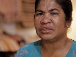 A Meriance Kabu le brotan las lágrimas cuando recuerda su historia de abuso en Kuala Lumpur. BBC / Dwiki Marta