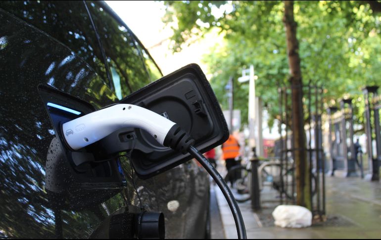 Los autos eléctricos e híbridos ya no son parte de un futuro lejano. ESPECIAL / UNSPLASH