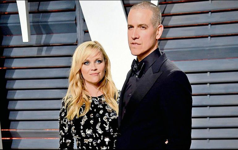 Reese Witherspoon y Jim Toth eran una de las parejas más sólidas de Hollywood y tras su separación buscan dejar un plan financiero para su hijo. AP