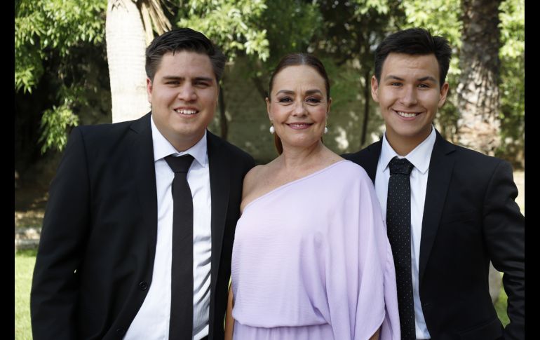 Fernando Escutia, Mari Tony Davalos y Santiago Escutia. GENTE BIEN JALISCO/Claudio Jimeno.