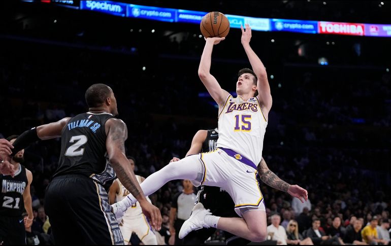 Los Ángeles igualó un récord de la NBA al abrir una ventaja de 26 puntos en el segundo cuarto. AP/M. Terrill