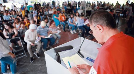 Este año el libro que se leyó en voz alta fue “Los recuerdos del Porvenir”. EL INFORMADOR/ C. Zepeda