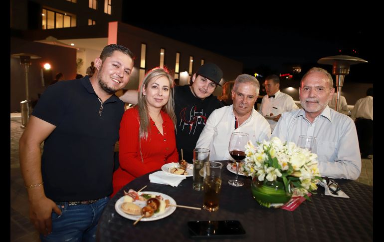 Camilo Chávez, María Isabel Gómez, Iván Alejandro Chávez, Flavio Chávez y Javier Urbieta. GENTE BIEN JALISCDO/ Antonio Martínez